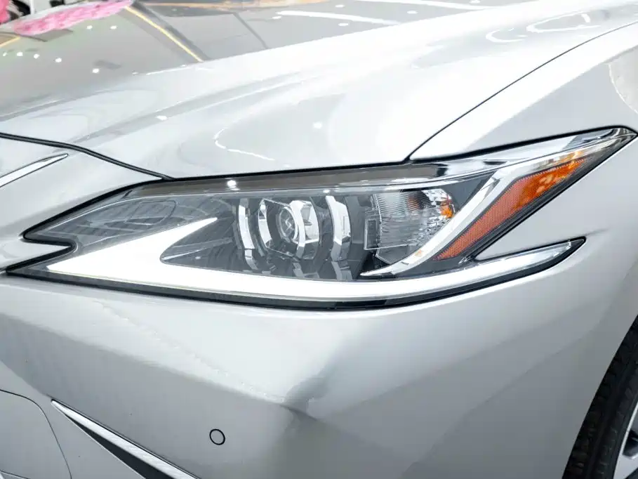 Lexus ES — миниатюра 8
