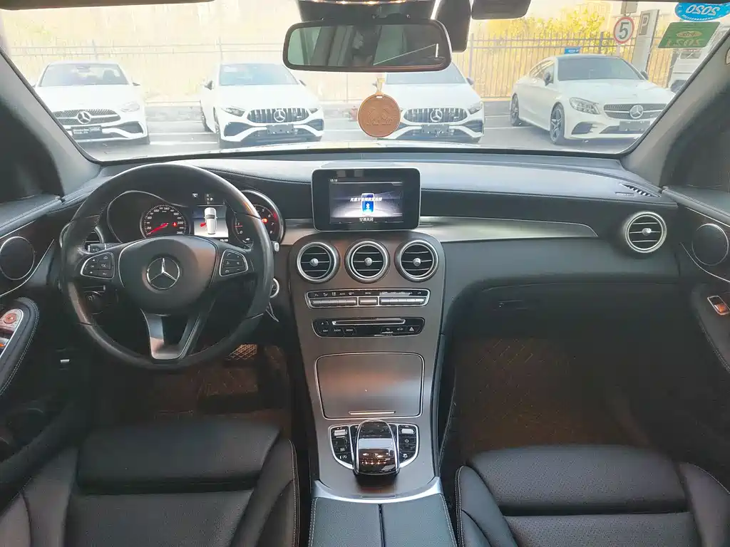 MERCEDES-BENZ GLC