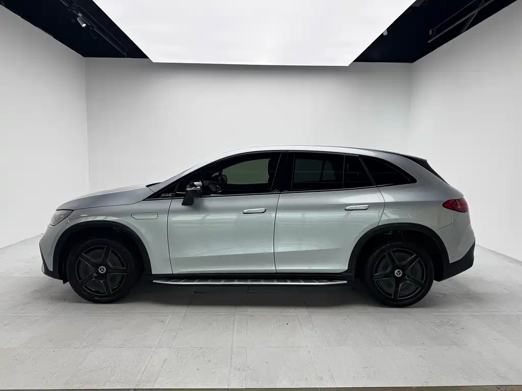 Mercedes-Benz EQE SUV — миниатюра 4