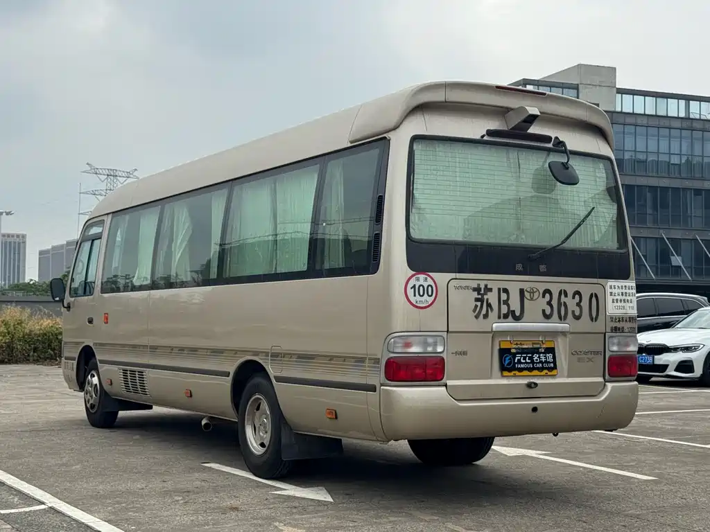Toyota Coaster — миниатюра 5