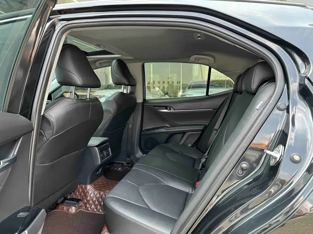 Toyota Camry — миниатюра 6