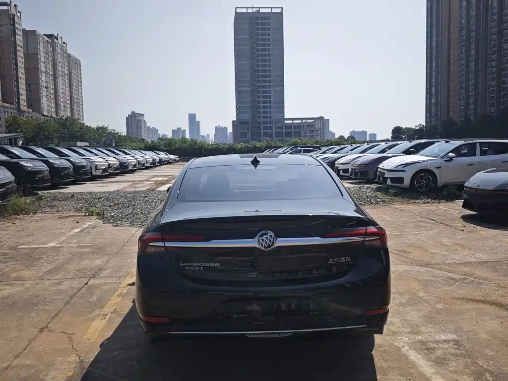 Buick LaCrosse — миниатюра 10