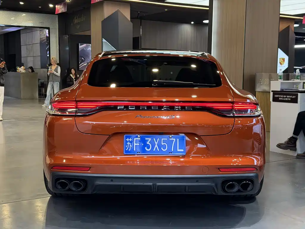 PORSCHE PANAMERA