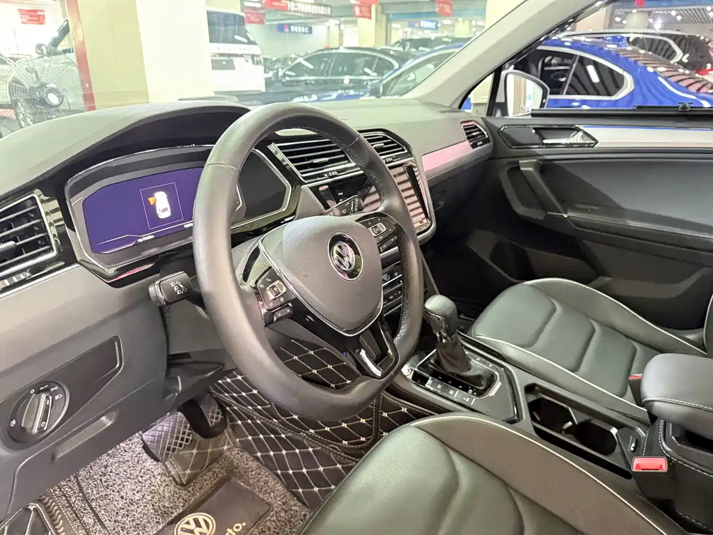 Volkswagen Tiguan L PHEV — миниатюра 7