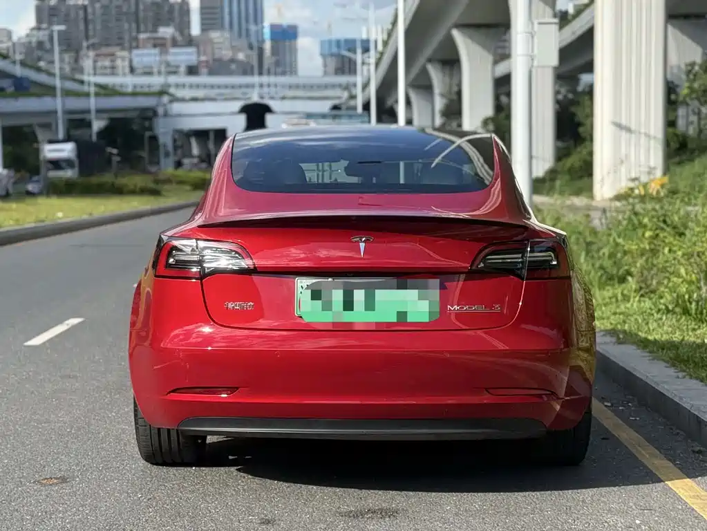 Tesla Model 3 — миниатюра 3