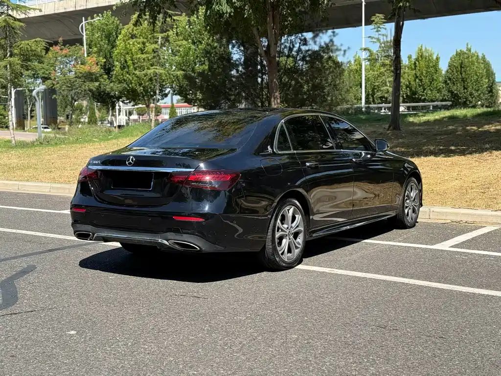 Mercedes-Benz E-Class — миниатюра 8