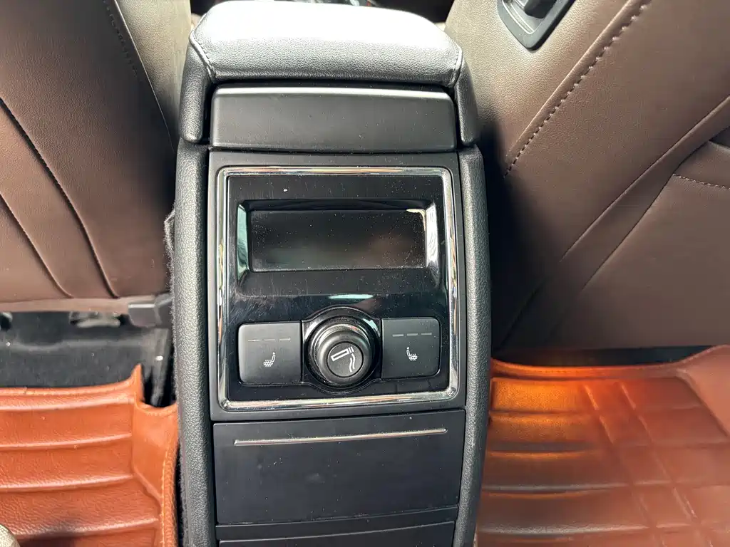 Skoda Superb — миниатюра 6