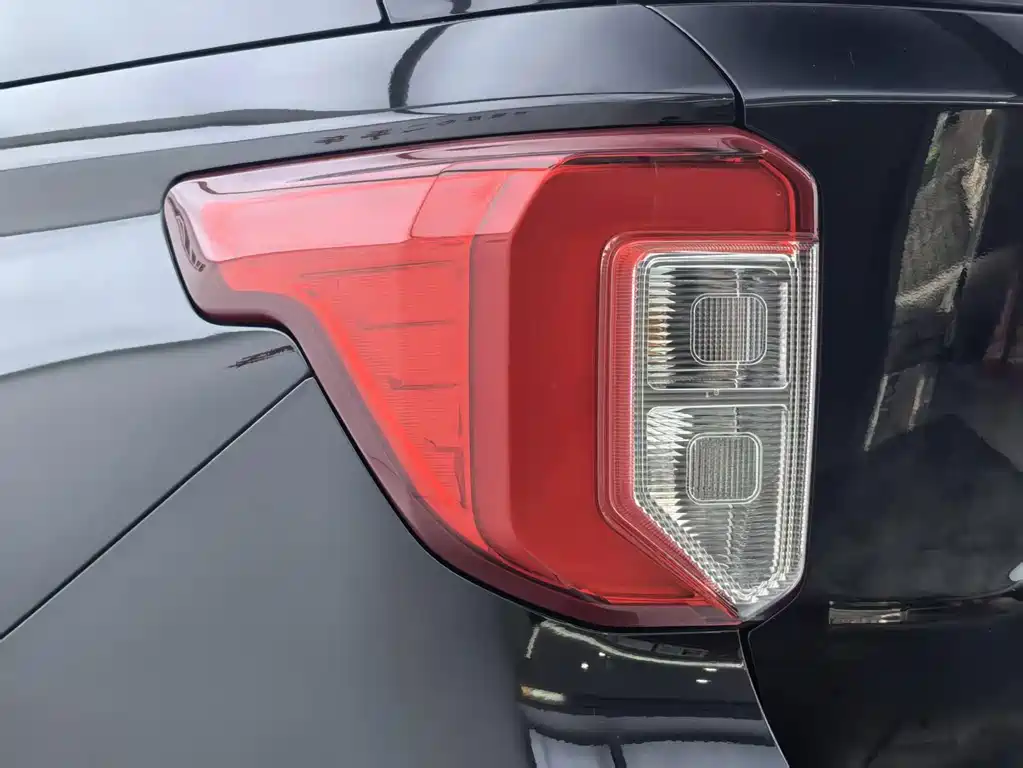 Ford Explorer — миниатюра 27