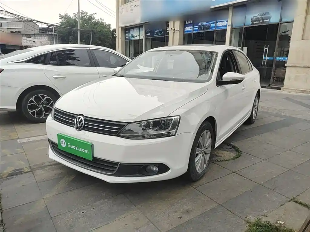 Volkswagen Sagitar 2015