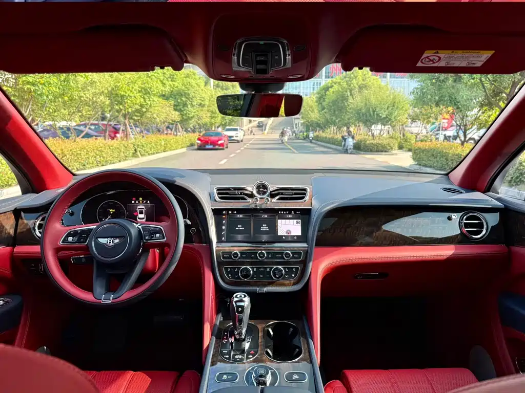 Bentley Bentayga — миниатюра 5