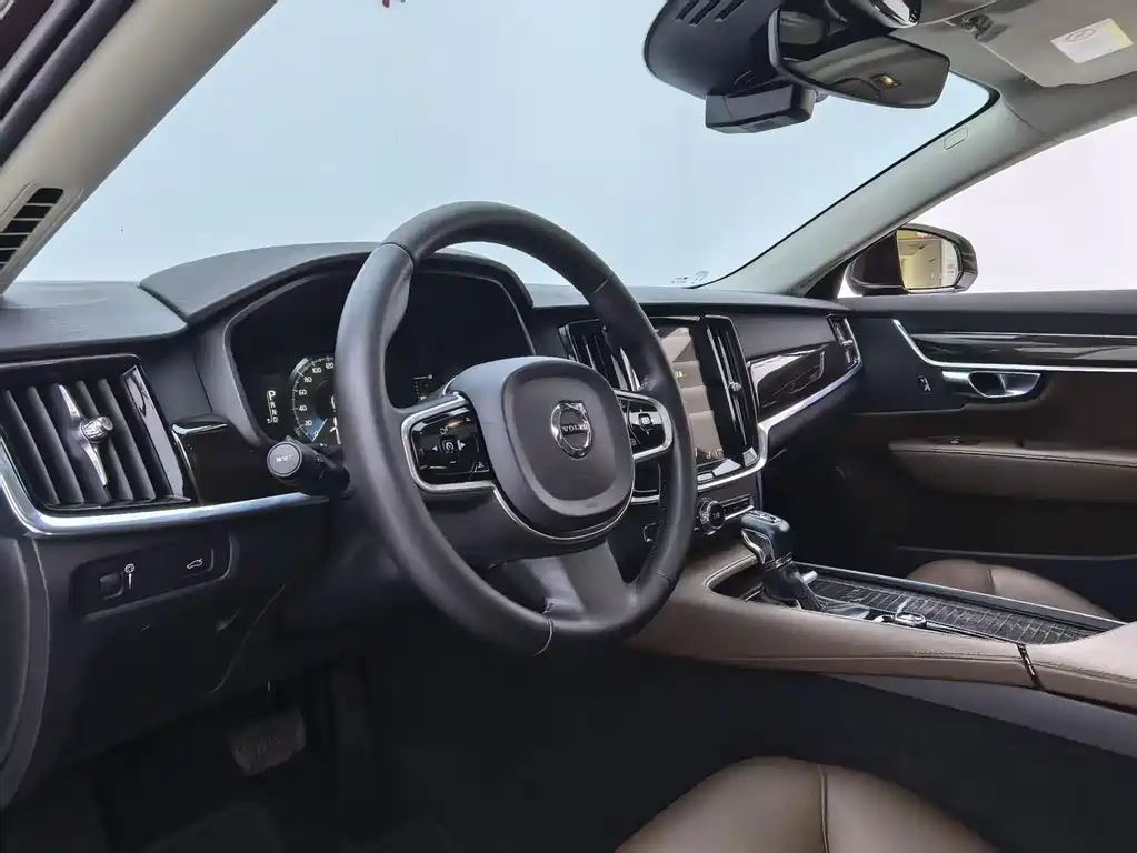 Volvo S90 — миниатюра 16