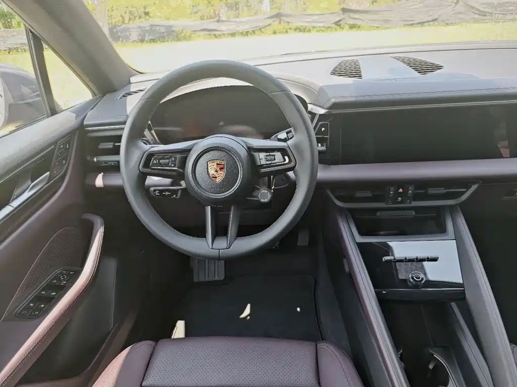 Porsche Macan EV — миниатюра 13