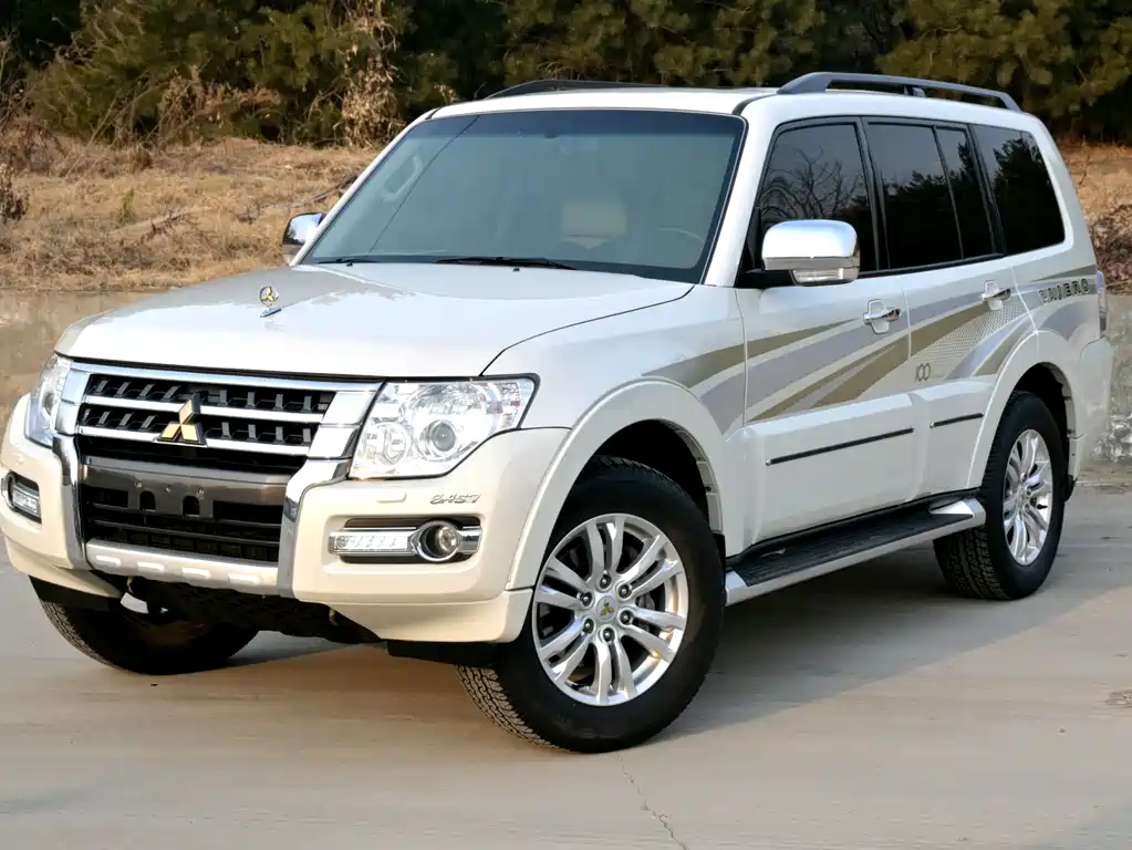 Mitsubishi Pajero (Import) 2019