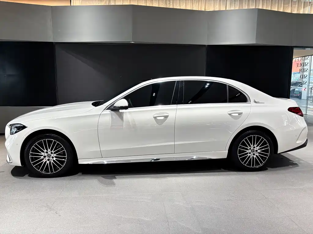 Mercedes-Benz C-Class — миниатюра 4