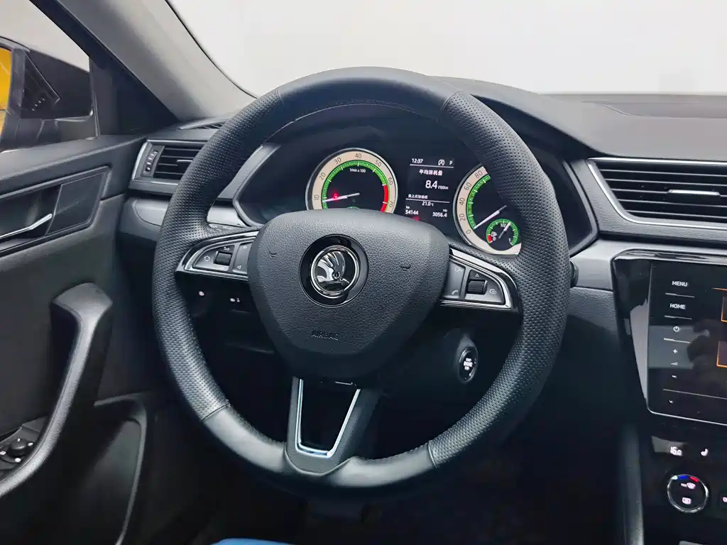Skoda Superb — миниатюра 16