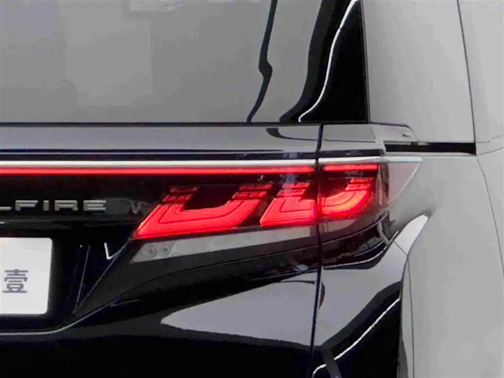 Toyota Vellfire — миниатюра 6