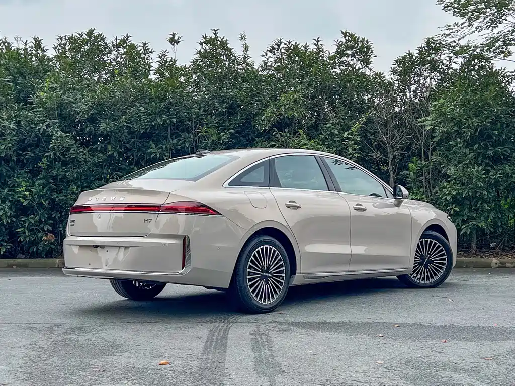 Roewe M7 DMH — миниатюра 4