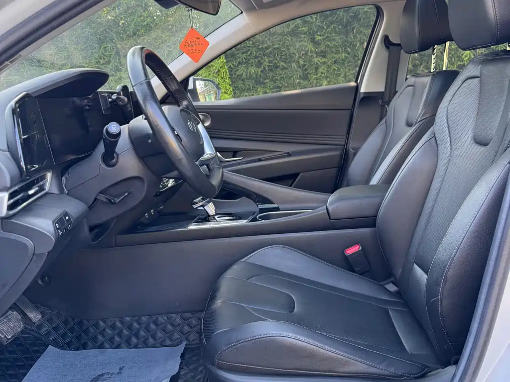 Hyundai Elantra 2021 1.5L CVT LUX Luxury