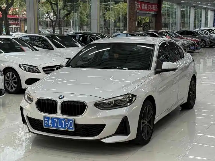BMW  1 SERIES