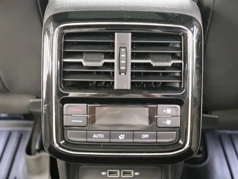 Volkswagen Passat PHEV — миниатюра 17