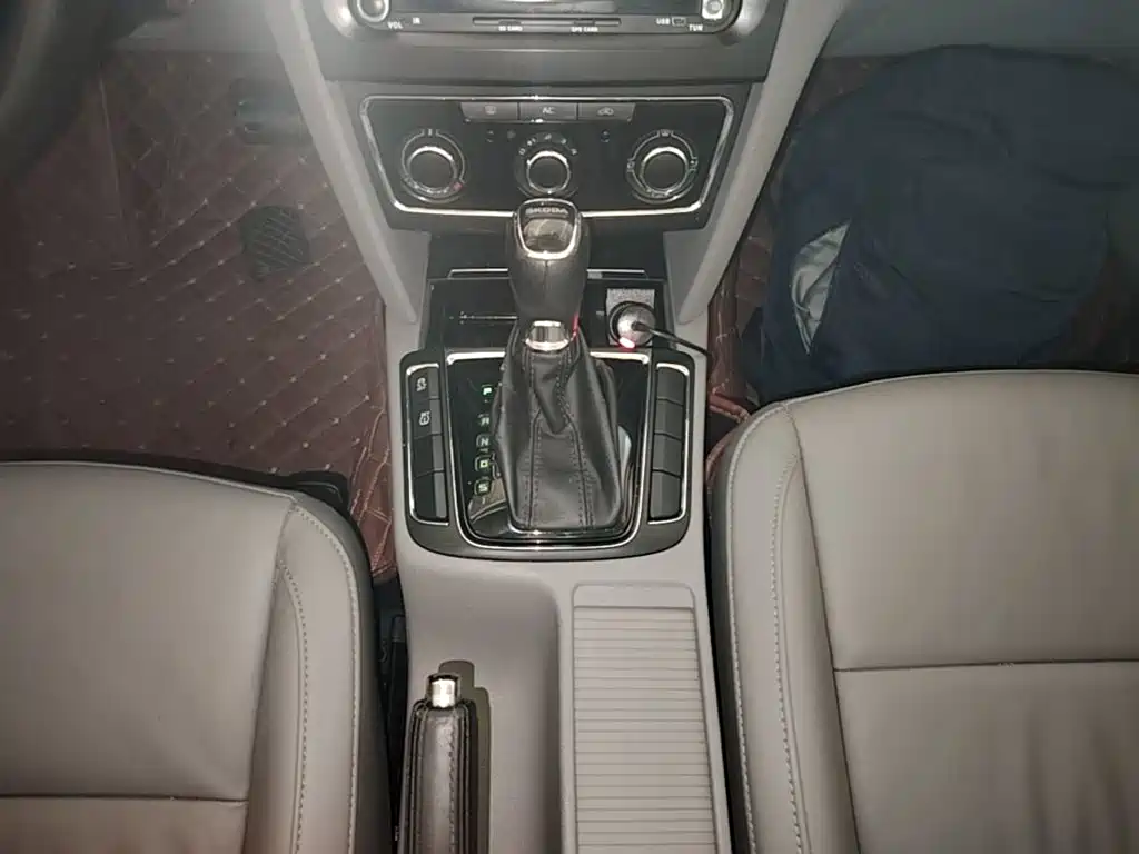 Skoda Superb — миниатюра 14