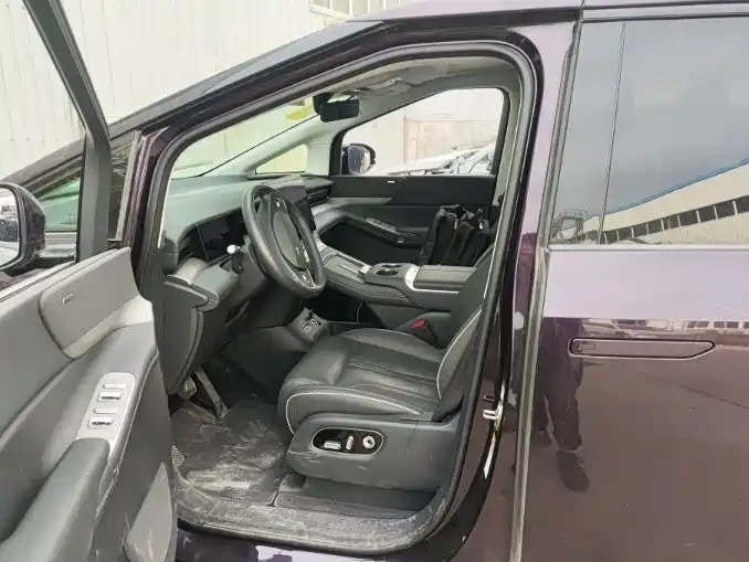 XPeng X9 — миниатюра 6