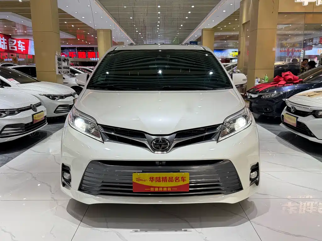 Toyota Sienna — миниатюра 2