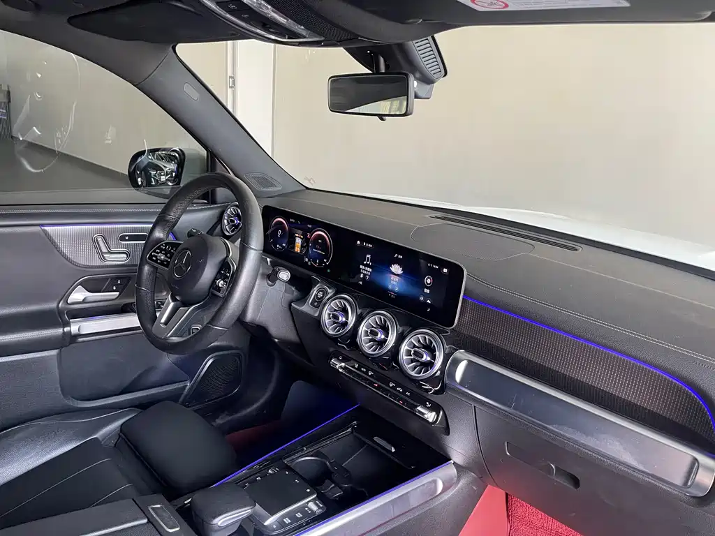 Mercedes-Benz GLB — миниатюра 25