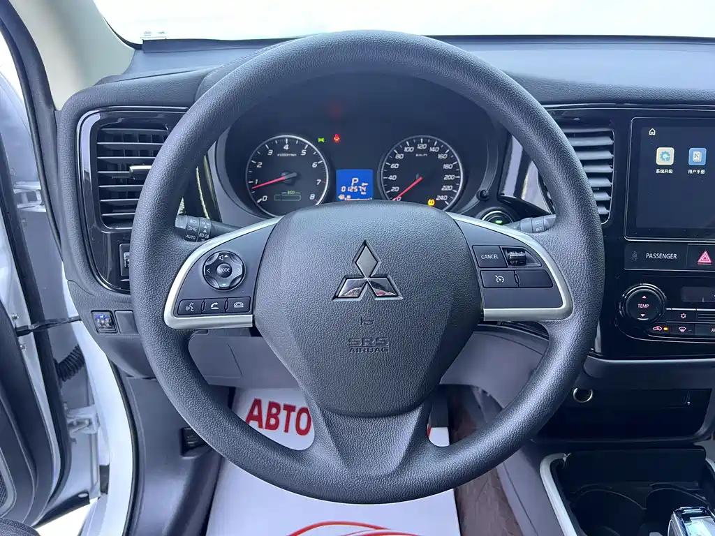 Mitsubishi Outlander — миниатюра 12
