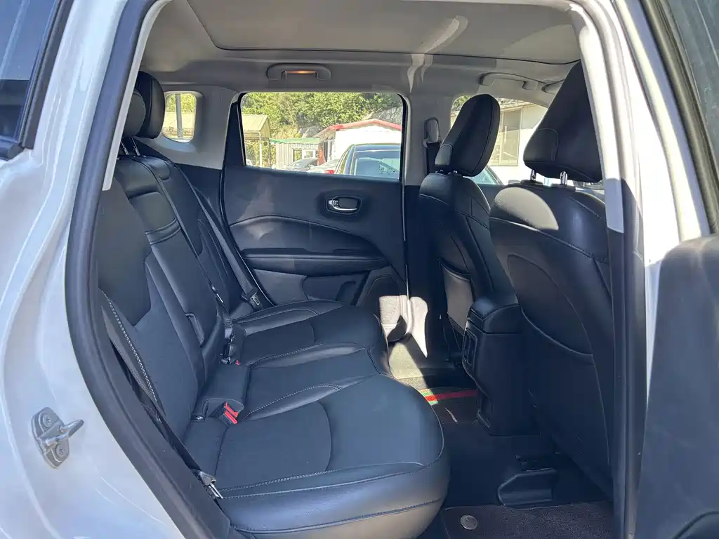 Jeep Compass — миниатюра 5