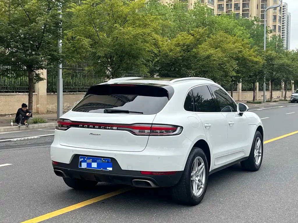 Porsche Macan — миниатюра 7