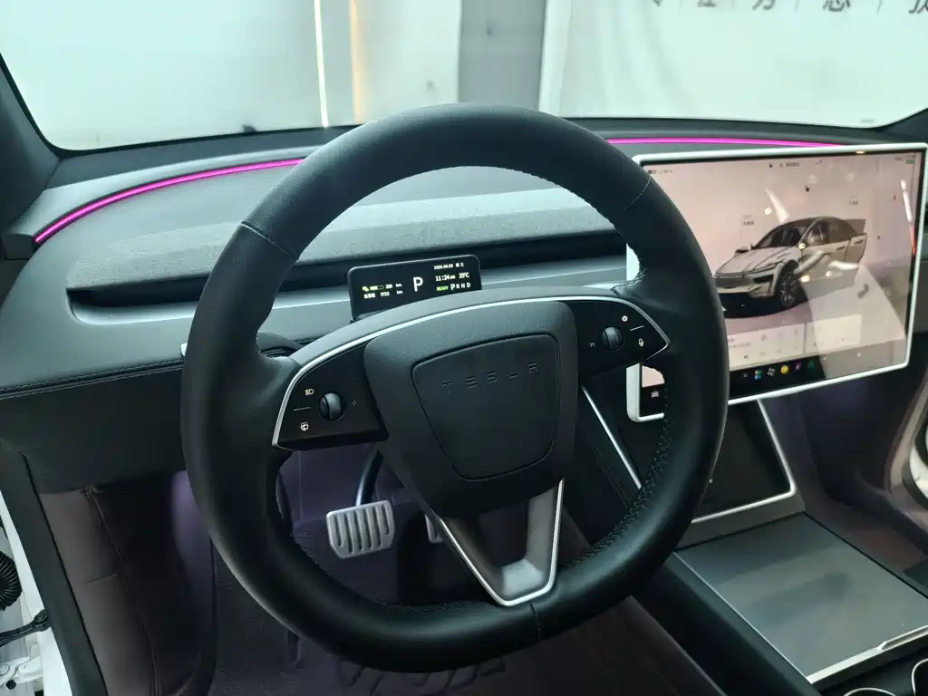 Tesla Model Y L — миниатюра 5