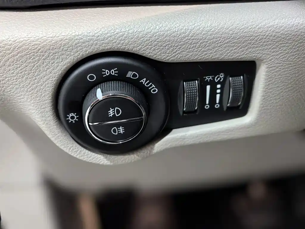 Chrysler Grand Voyager (Import) — миниатюра 16