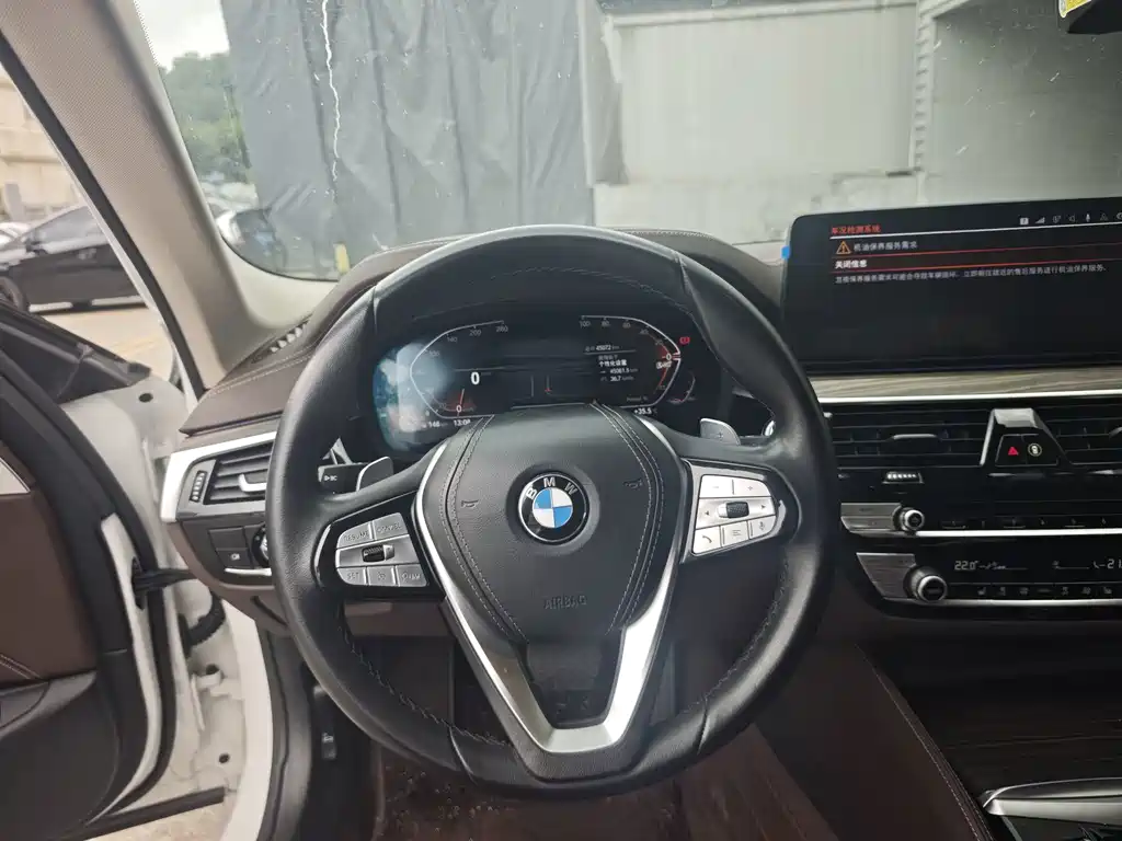 BMW 5 Series — миниатюра 10