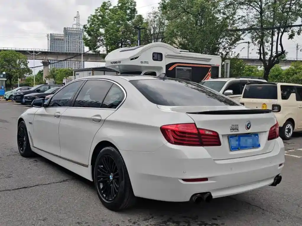 BMW 5 Series — миниатюра 9