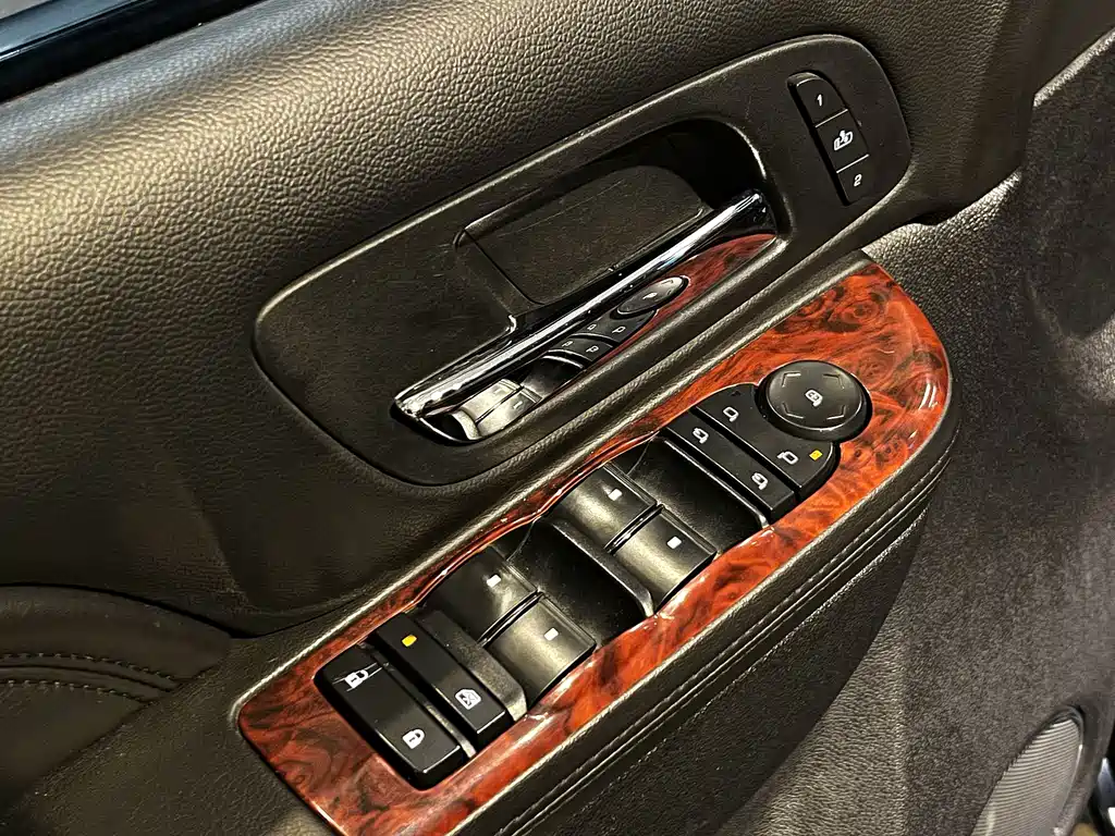 Cadillac Escalade — миниатюра 13