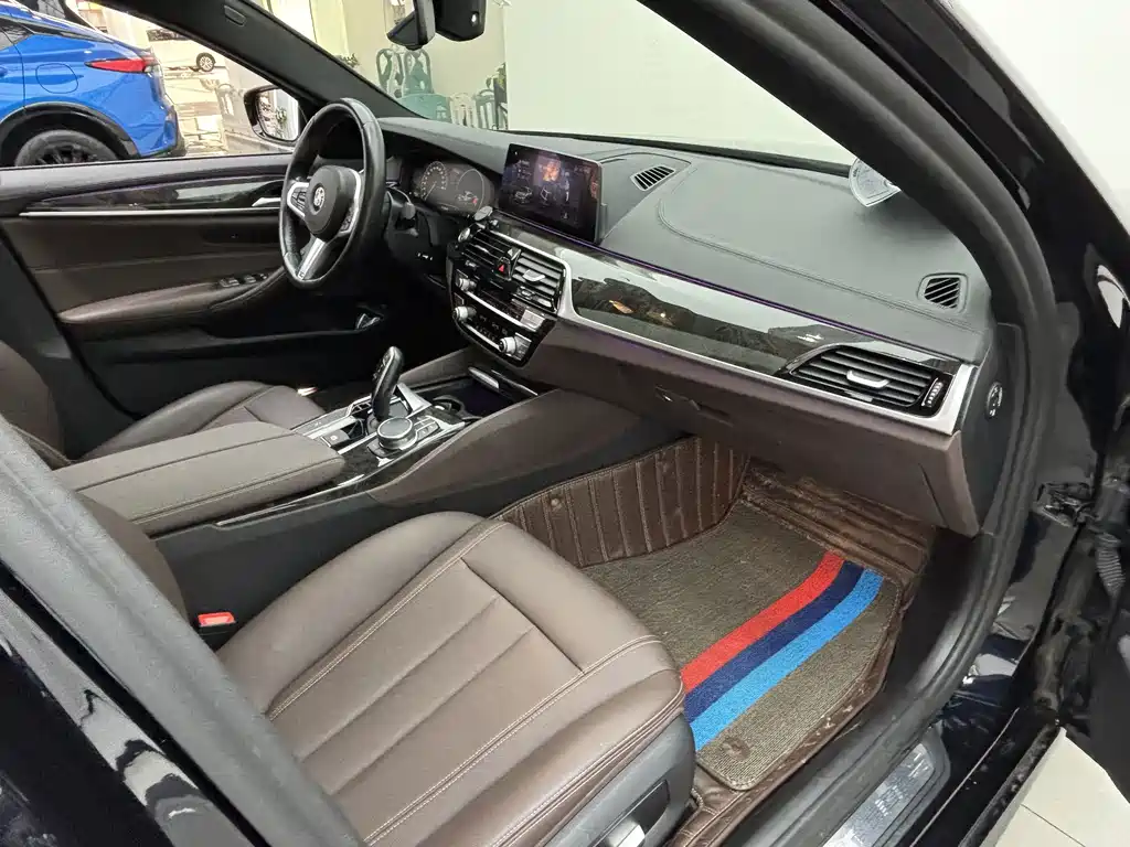 BMW 5 Series — миниатюра 12