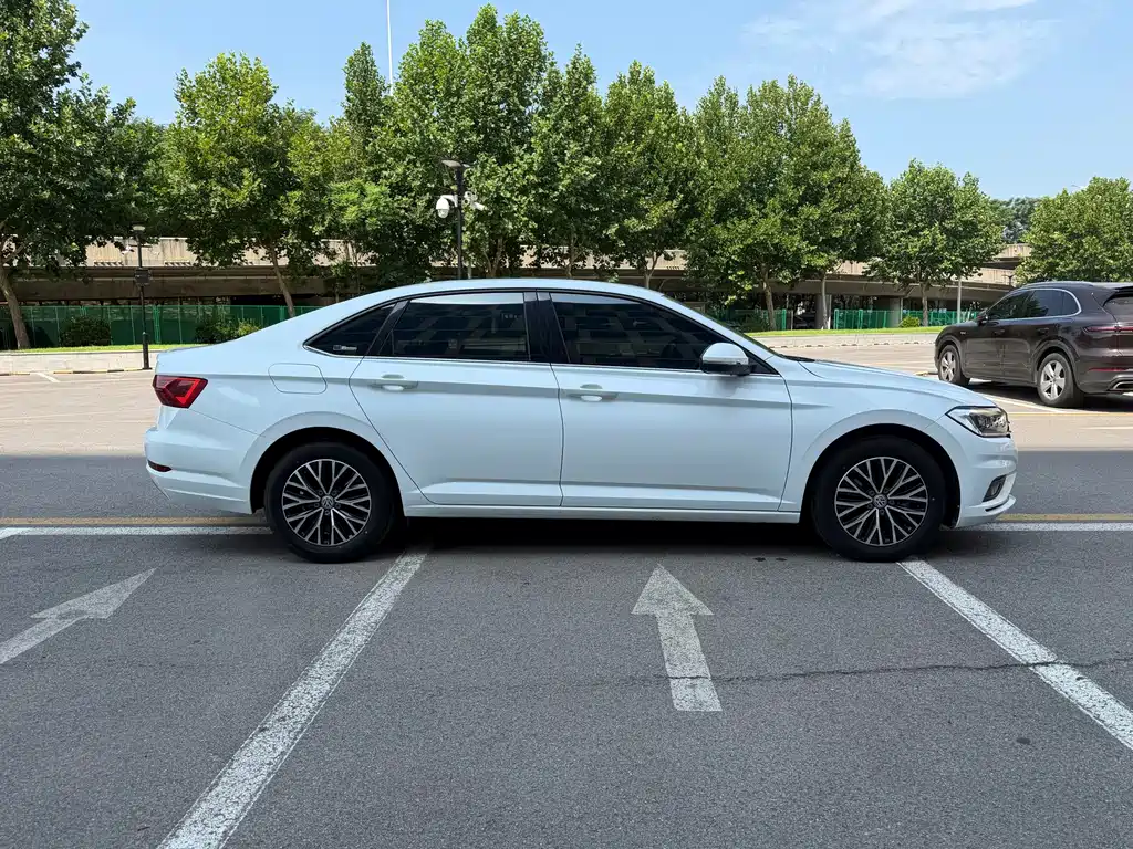Volkswagen Sagitar - фото 9