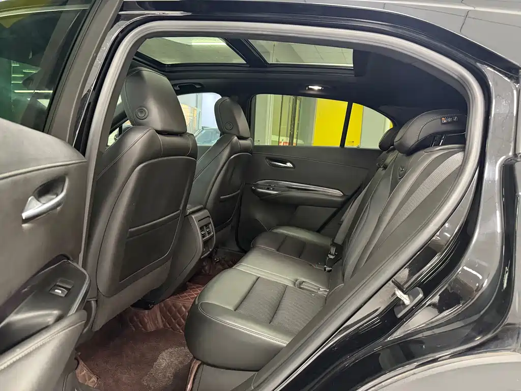 Cadillac XT4 2021 28T