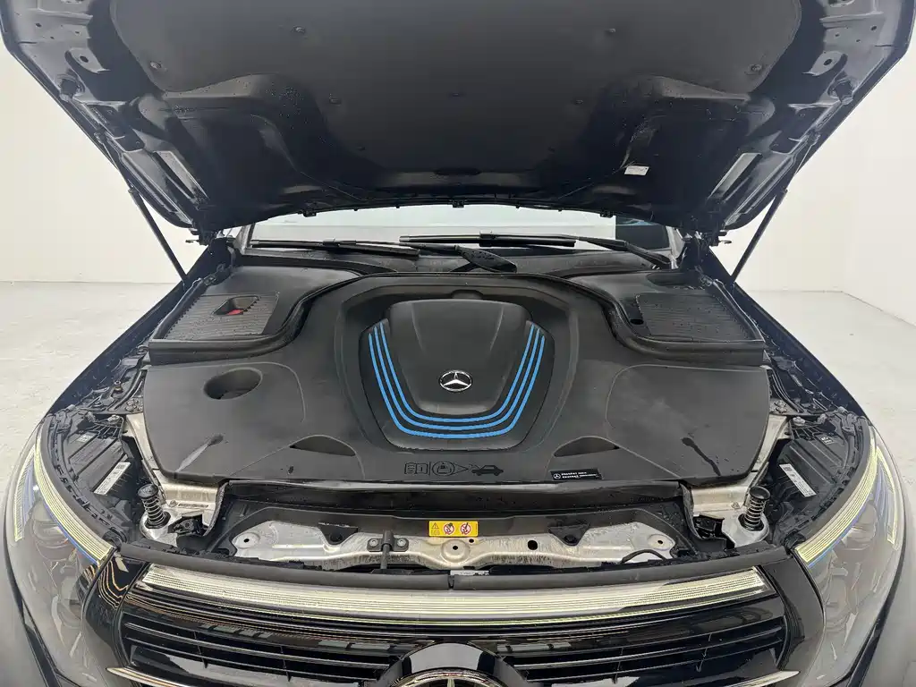 Mercedes-Benz EQC — миниатюра 9