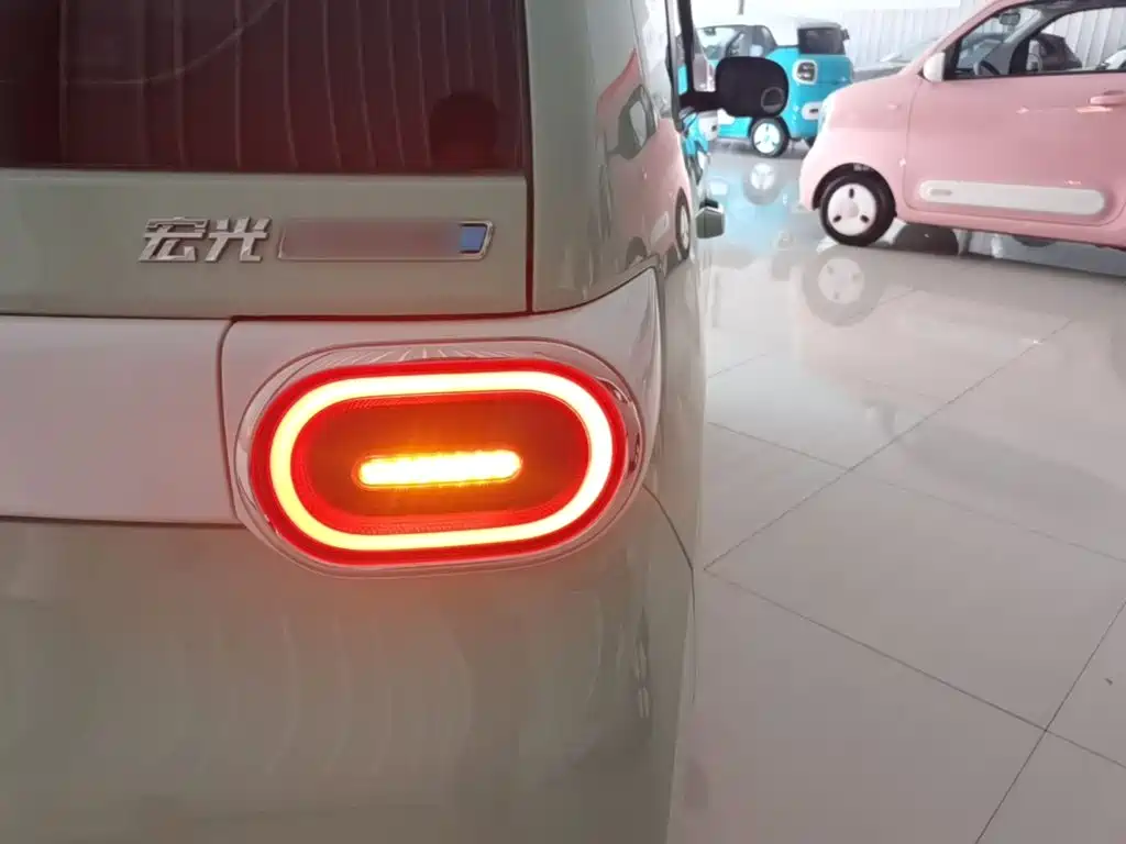 Wuling MINIEV — миниатюра 8