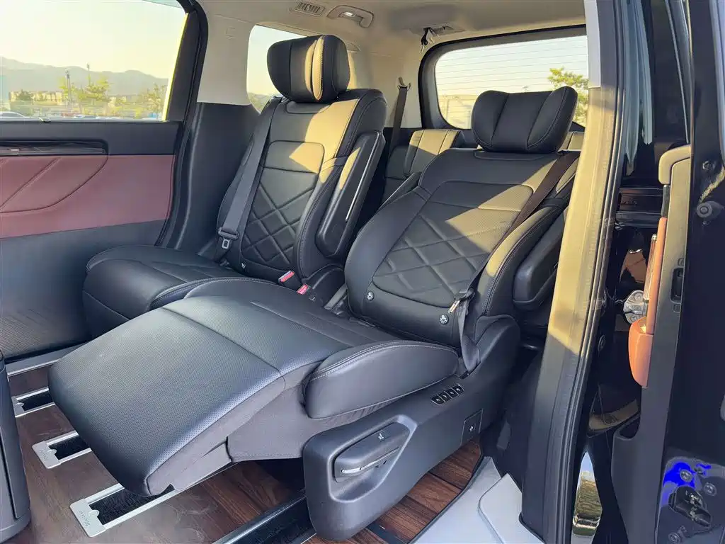 GAC Motor Trumpchi E8 PHEV — миниатюра 13