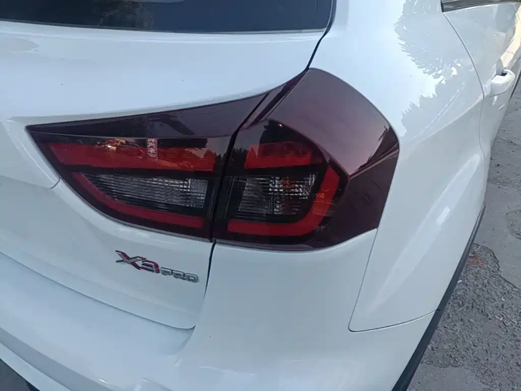 Geely Vision X3 — миниатюра 8