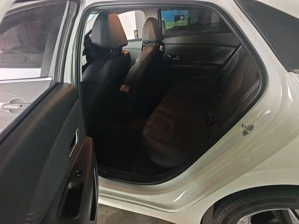 Hyundai Elantra — миниатюра 13