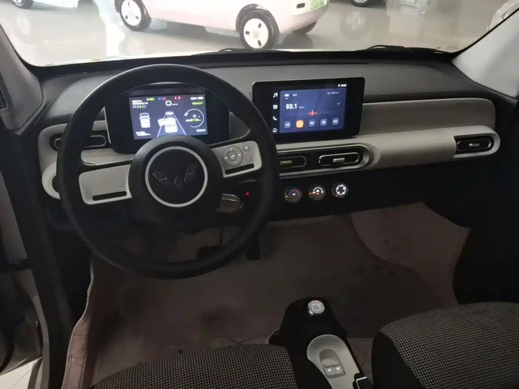 Wuling MINIEV — миниатюра 10