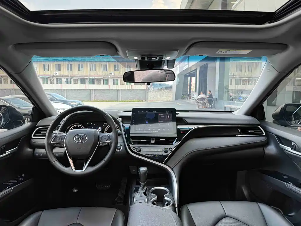 Toyota Camry — миниатюра 5