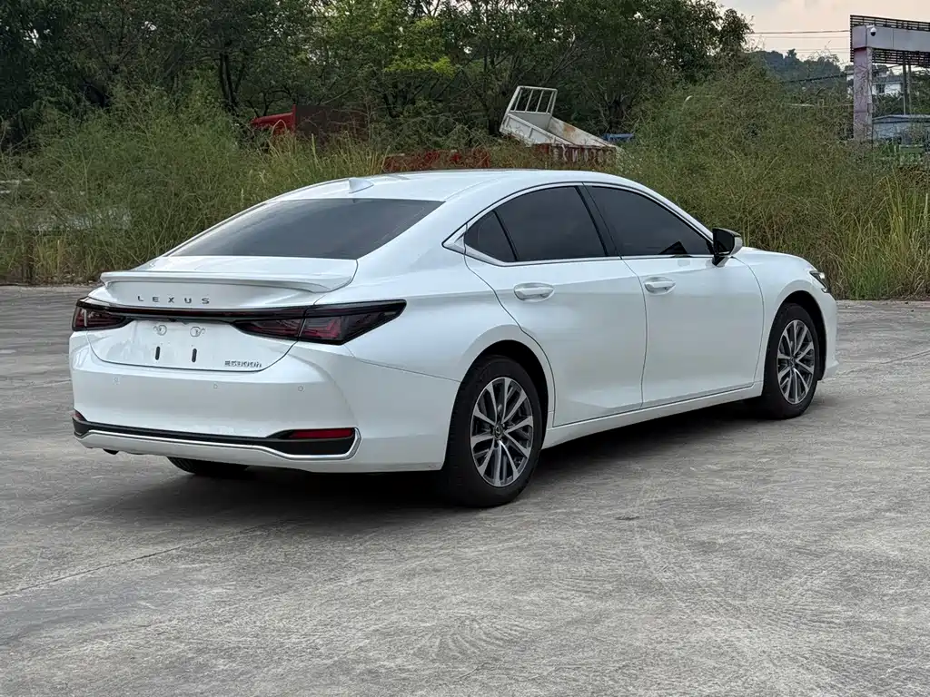 Lexus ES — миниатюра 16