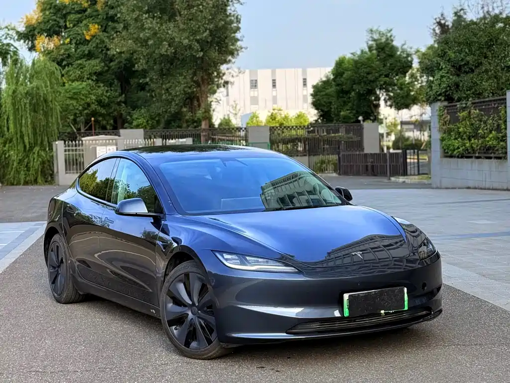 Tesla Model 3 — миниатюра 2