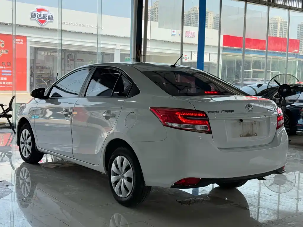 Toyota Yaris L — миниатюра 18