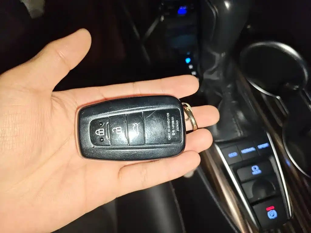 Toyota Camry — миниатюра 12
